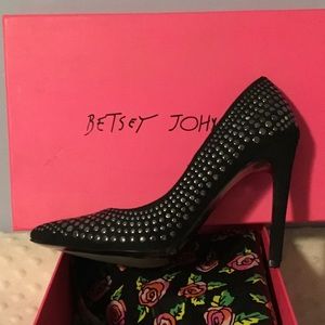 Betsy Johnson Faalyn Black Pumps